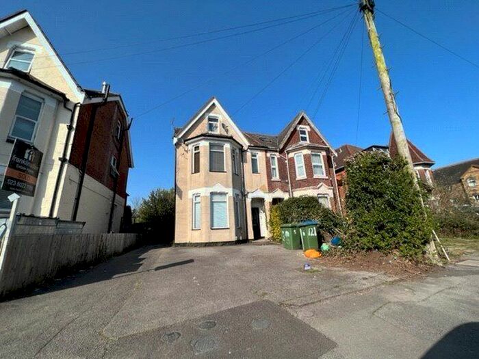 1 Bedroom Flat To Rent In Landguard Road, Southampton, Hampshire, SO15