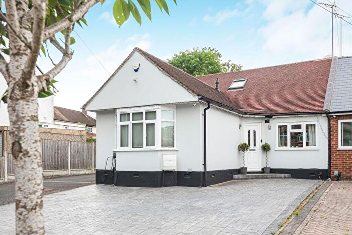 4 Bedroom Semi-Detached Bungalow For Sale In Dugdale Hill Lane, Potters Bar, EN6