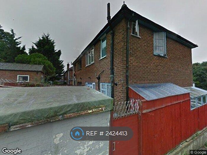 4 Bedroom Semi-Detached House To Rent In Pomfret Avenue, Luton, LU2