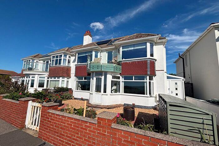 2 Bedroom Flat For Sale In Marine Parade West, Lee-On-The-Solent, PO13