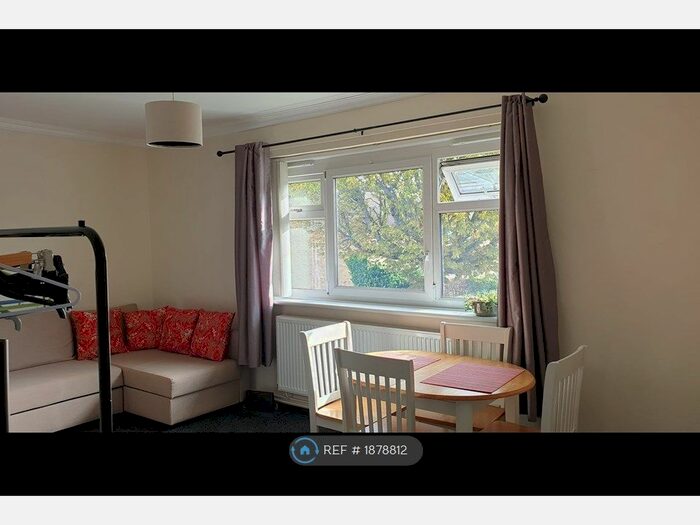 2 Bedroom Flat To Rent In Luffield Road, London, SE2