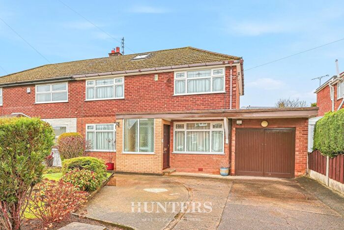 3 Bedroom Semi-Detached House For Sale In Pebworth Close, Alkrington, Middleton, M24