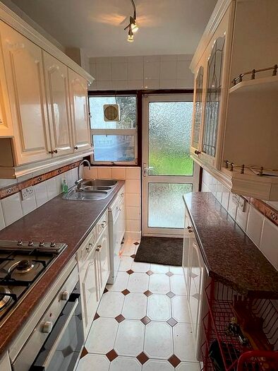 3 Bedroom End Of Terrace House To Rent In Gidd Hill, Coulsdon CR5