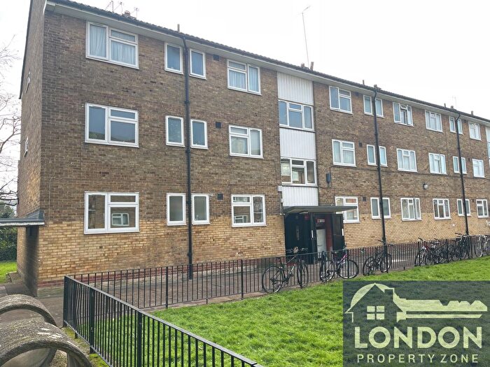 3 Bedroom Flat To Rent In Pearscroft Road, Fulham, London, SW6