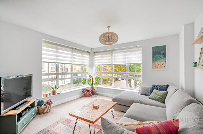 2 Bedroom Apartment For Sale In Tudor Way, Knaphill, Woking, Surrey, GU21