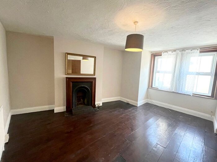 1 Bedroom Flat To Rent In Windsor Road, Bournemouth, BH5
