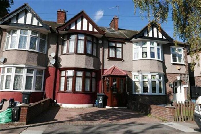 4 Bedroom House To Rent In Arandora Crescent, Chadwell Heath, Redbridge, RM6