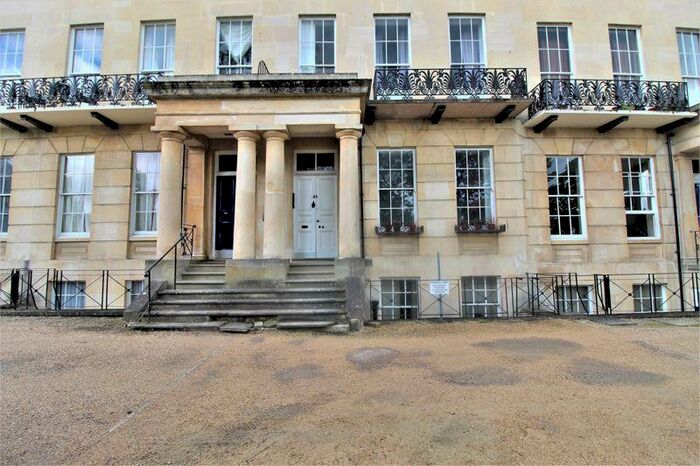Flat To Rent In Lansdown Crescent, Cheltenham, GL50