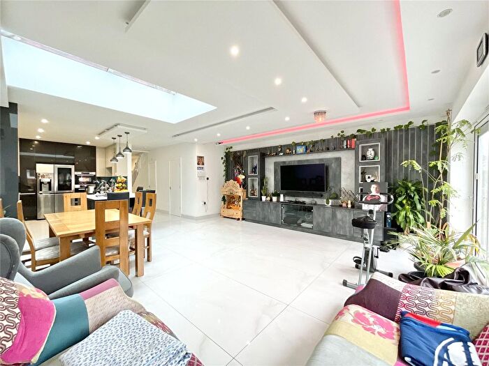 4 Bedroom Semi-Detached House To Rent In Tewkesbury Gardens, London, NW9