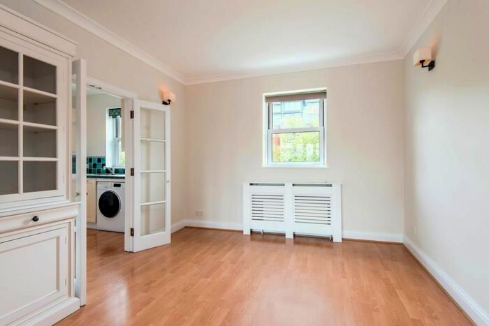 3 Bedroom Flat To Rent In Maida Vale, London, W9