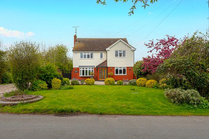 4 Bedroom Detached House For Sale In Hyde Wood Lane, Rochford, SS4