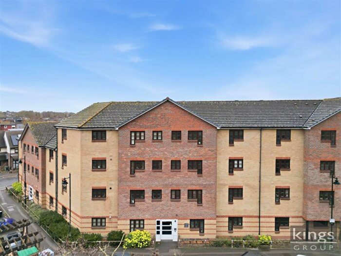 2 Bedroom Flat For Sale In Falmouth Way, London, E17