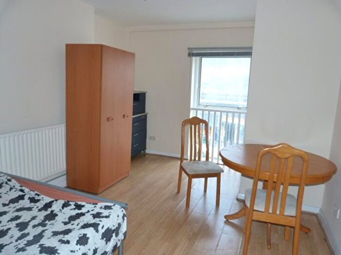2 Bedroom Flat To Rent In Cricklewood Broadway, London, NW2