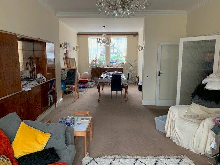 2 Bedroom Flat To Rent In Golders Green Road, London, NW11