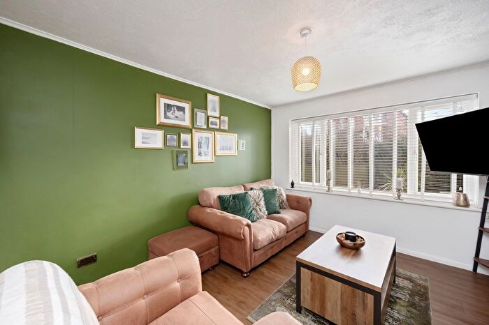 1 Bedroom Flat For Sale In Hatchgate Close, Cuckfield, RH17