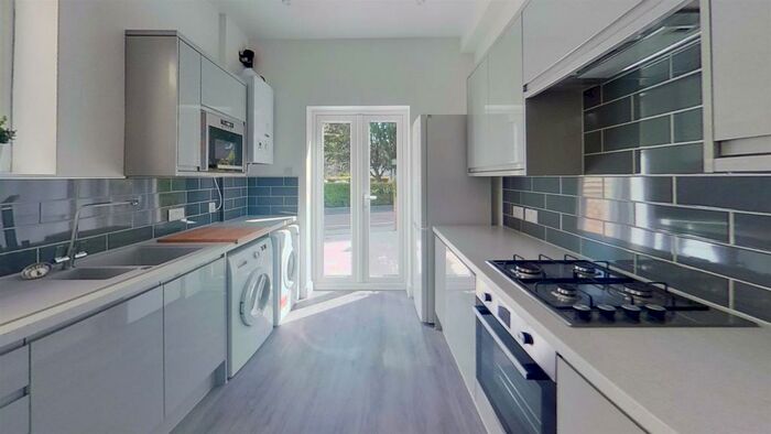 5 Bedroom House To Rent In Victory Road, Portsmouth, Portsmouth, PO1