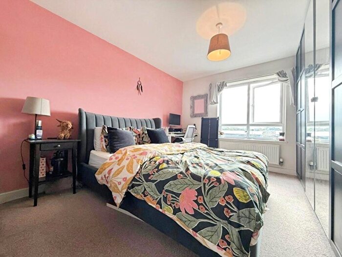 1 Bedroom Apartment For Sale In Fleming Place, Bracknell, Berkshire, RG12