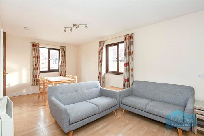 2 Bedroom Apartment To Rent In Deanery Close, East Finchley, London, N2