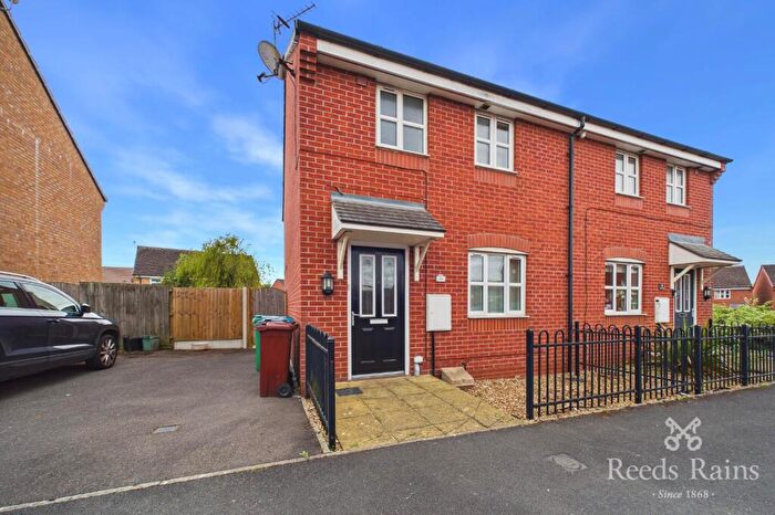 3 Bedroom Semi-Detached House To Rent In Hamsterley Avenue, Manchester, Greater Manchester, M18