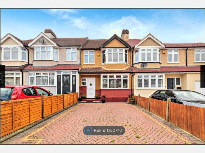 3 Bedroom Terraced House To Rent In Ashen Drive, Dartford, DA1