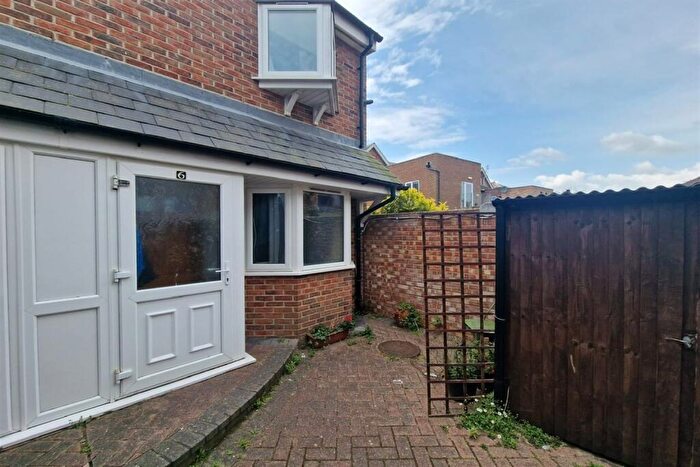 1 Bedroom Semi-Detached House To Rent In Ellis Court, Lyon Street, Bognor Regis, PO21