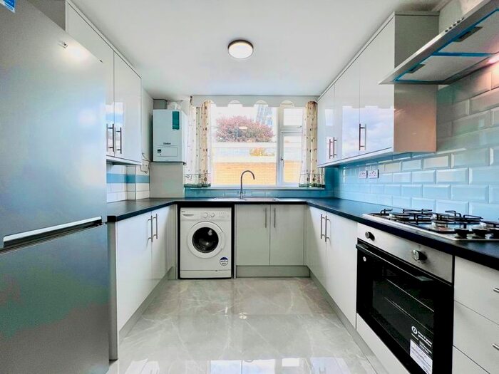 4 Bedroom Flat To Rent In Cassland Road, London, E9