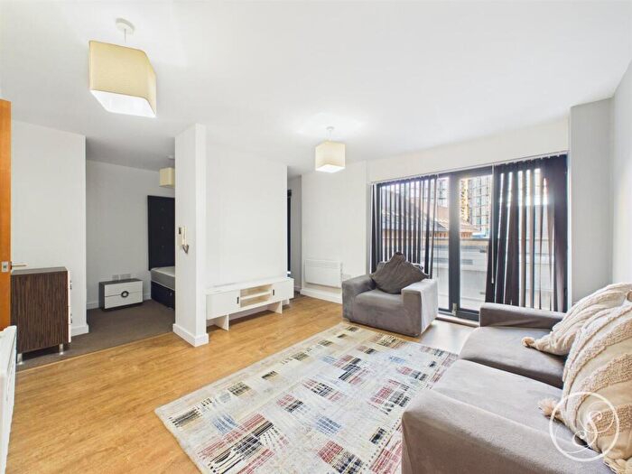 1 Bedroom Flat To Rent In St Peters Square, LS9