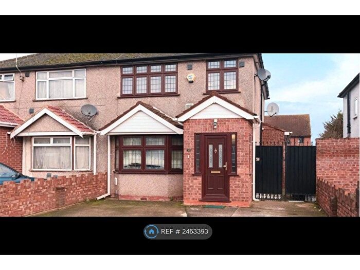 4 Bedroom Semi-Detached House To Rent In Doghurst Avenue, Harlington, Hayes, UB3