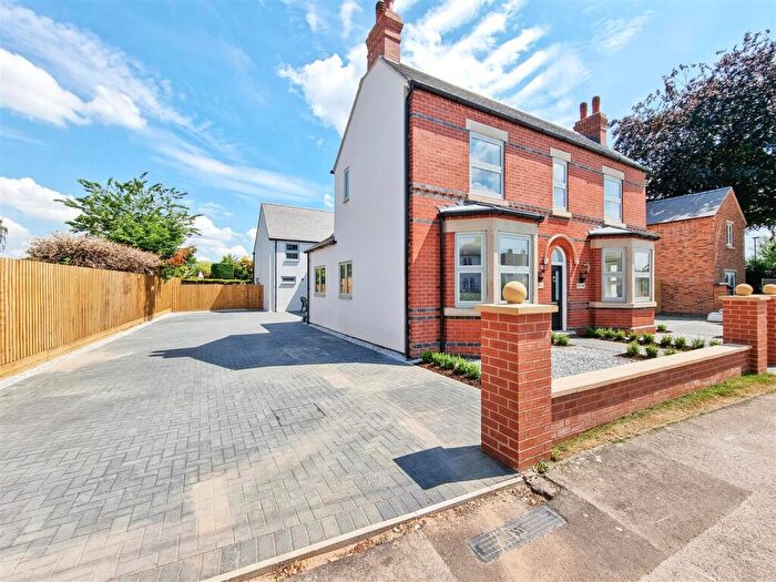 2 Bedroom Flat To Rent In Station Road, Lowdham, Nottingham, NG14