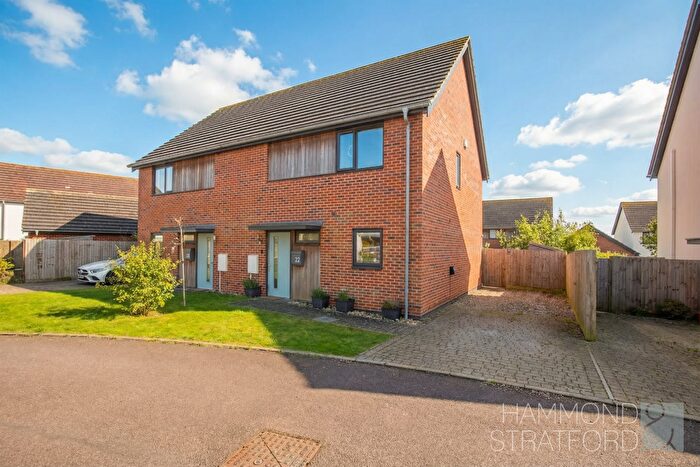 3 Bedroom Semi Detached House For Sale In Granary Way, Hingham, NR9