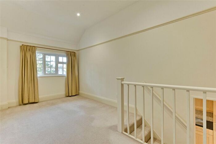 1 Bedroom Flat To Rent In Pine Trees, Portsmouth Road, Esher, Surrey, KT10