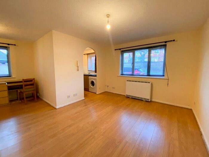 Studio For Sale In Somerset Gardens, Tottenham, N17