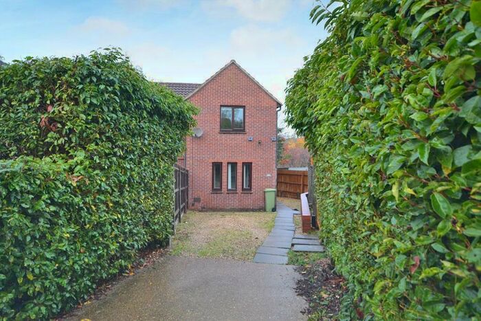 2 Bedroom End Of Terrace House To Rent In Robertson Close, Shenley Church End, Milton Keynes, Buckinghamshire, MK5