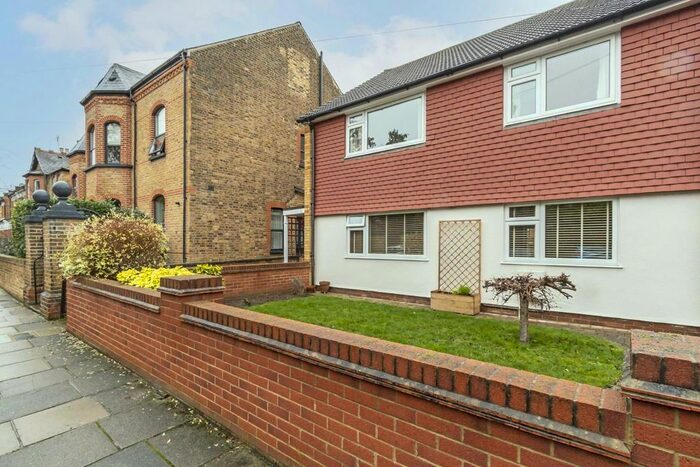 2 Bedroom Flat To Rent In Coleshill Road, Teddington, TW11