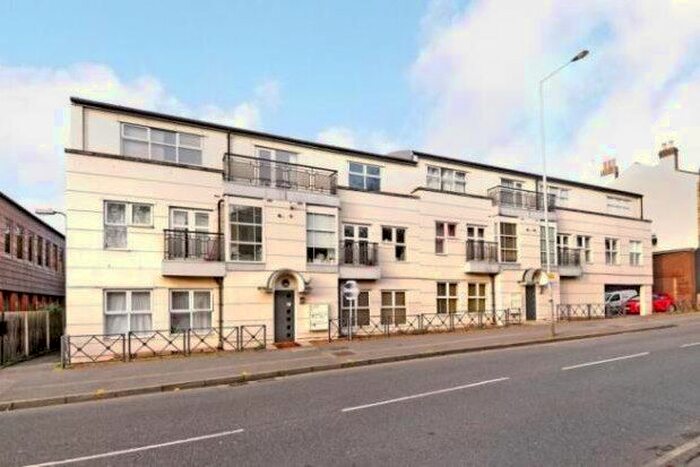 2 Bedroom Flat To Rent In Kingston Hill, Kingston Upon Thames, KT2