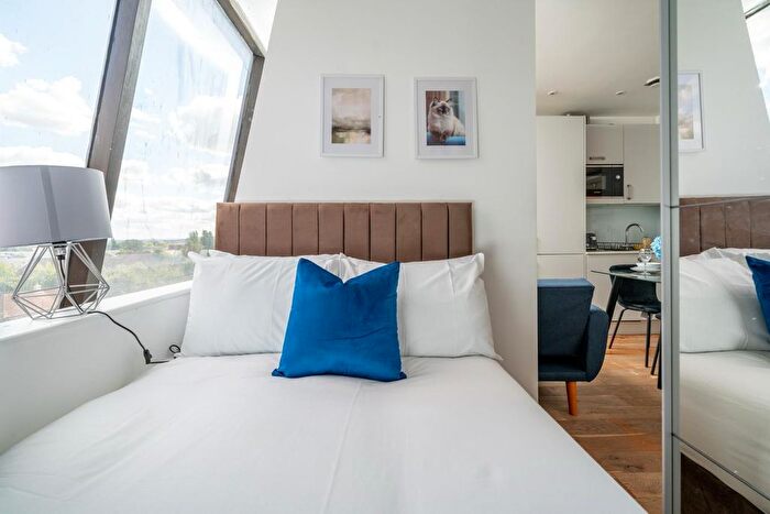 1 Bedroom Studio To Rent In High Street, Feltham, TW13