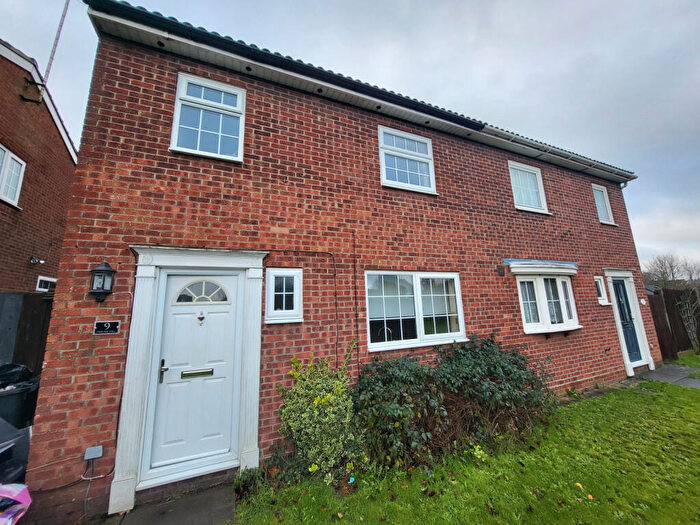 3 Bedroom Semi-Detached House To Rent In Pinford Dell, Luton, LU2