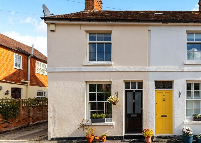 3 Bedroom Semi-Detached House For Sale In Long Garden Walk, Farnham, United Kingdom, GU9