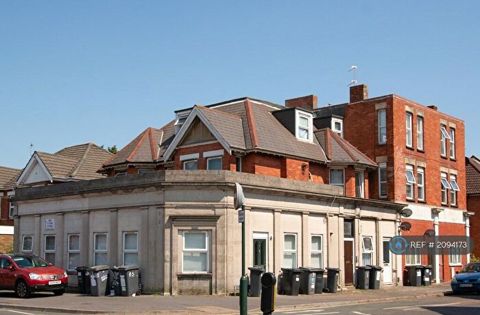 2 Bedroom Flat To Rent In Holdenhurst Road, Bournemouth, BH8