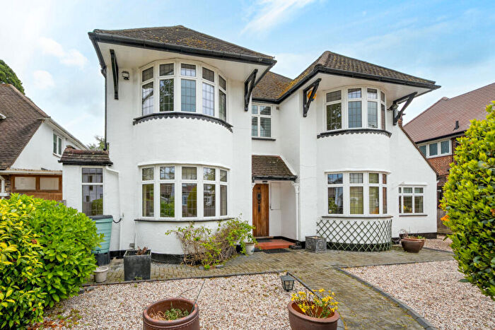 4 Bedroom House For Sale In Den Close, Beckenham, BR3