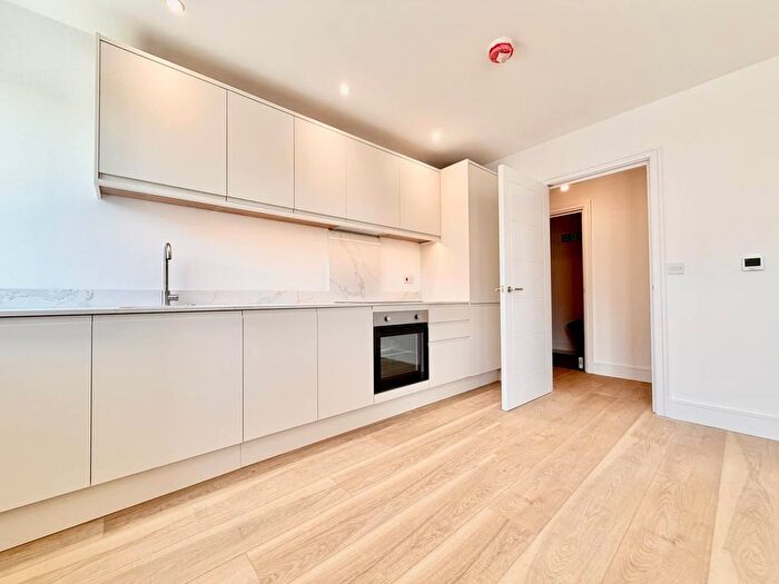 3 Bedroom Flat To Rent In High Street, High Barnet, Barnet, EN5