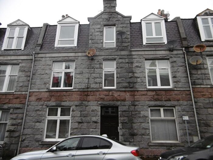 2 Bedroom Flat To Rent In Wallfield Place, Rosemount, Aberdeen, AB25
