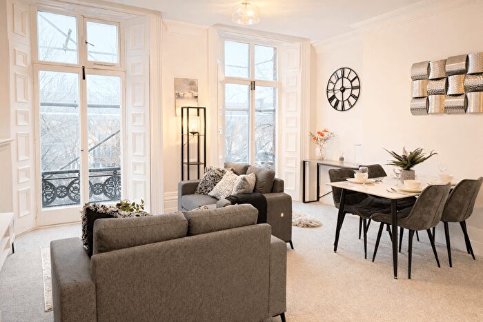 2 Bedroom Flat To Rent In South Parade, WF1