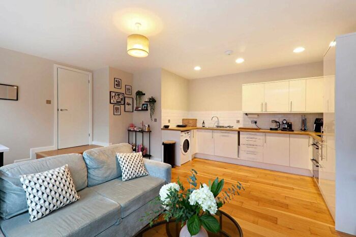 2 Bedroom Apartment For Sale In Sycamore Road, Amersham, HP6