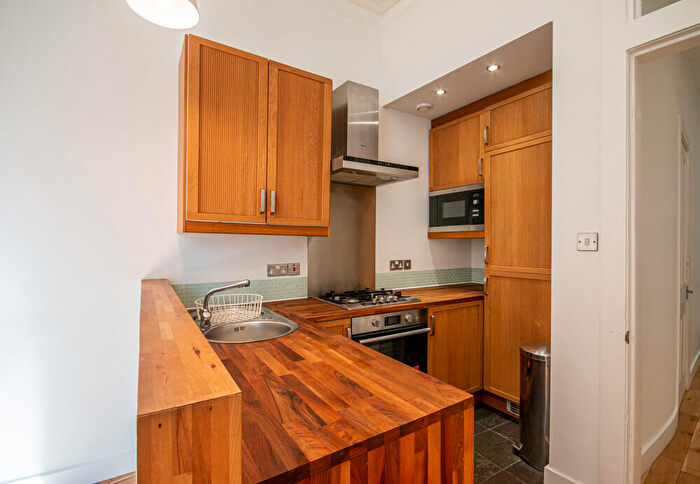 2 Bedroom Flat To Rent In L Brunswick Street, Edinburgh, EH7