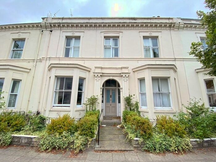 15 Bedroom End Of Terrace House To Rent In Clarendon Avenue, Leamington Spa, Warwickshire, CV32