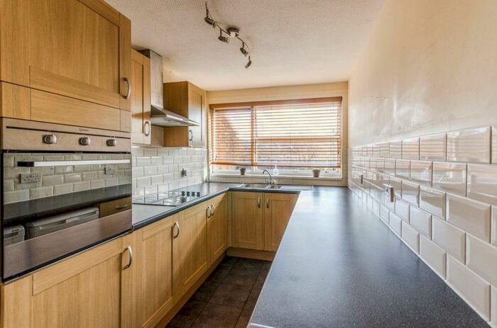 2 Bedroom Maisonette To Rent In Outram Place, Islington, London, N1