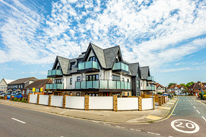 2 Bedroom Apartment For Sale In Hall Crescent, Benfleet, SS7