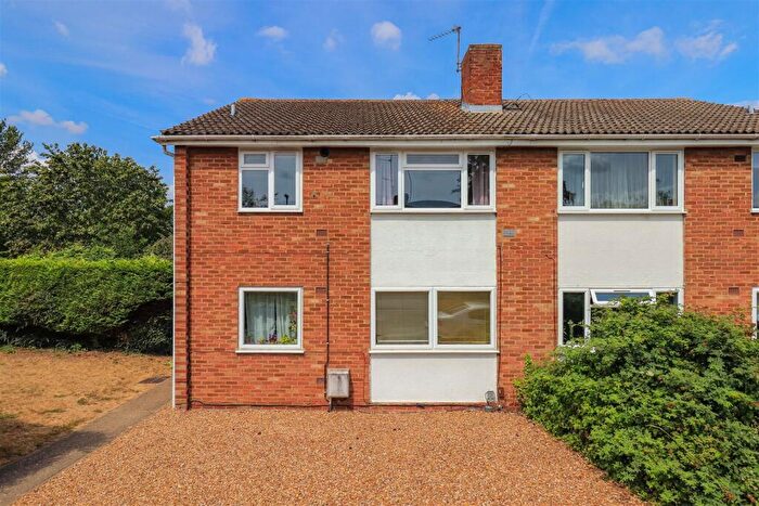 2 Bedroom Maisonette For Sale In Chatsworth Avenue, Cambridge, CB4