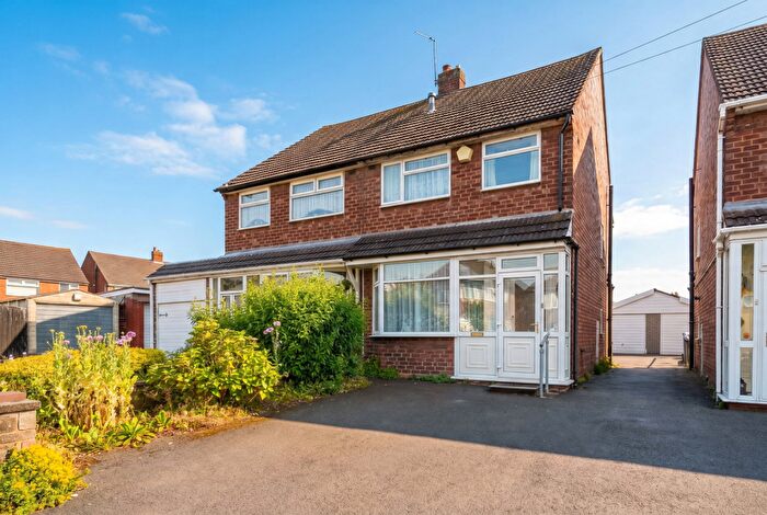3 Bedroom Semi-Detached House For Sale In Chaffcombe Road, Sheldon, B26